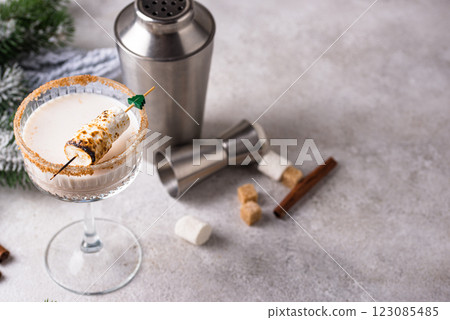 Christmas cocktail with toasted marshmellow Christmas cocktail with toasted marshmellow 123085485