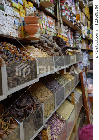 Gum arabic and spices displayed in a local bazaar market in Marrakesh 123089384