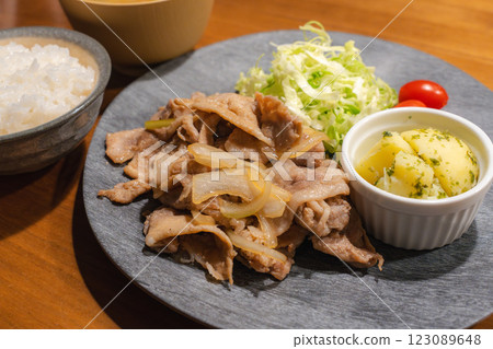 自製豬肉生煎套餐(含米飯和味噌湯) 自製豬肉生煎套餐(含米飯和味噌湯) 123089648