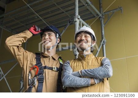 A man working at a construction site 123091100