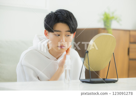 Young man doing skin care at home 123091278