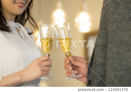 Dating couple in their 40s 123091378