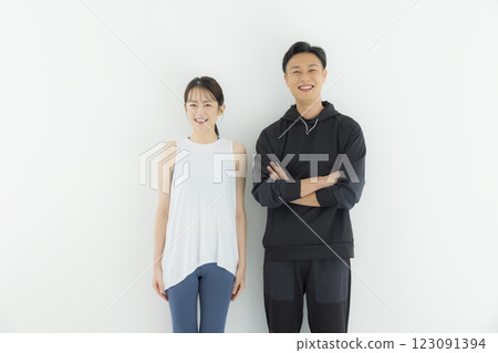 Men and women in sportswear, trainers Men and women in sportswear, trainers 123091394