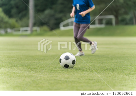A Japanese woman wearing a uniform on a soccer field and practicing soccer and futsal 123092601