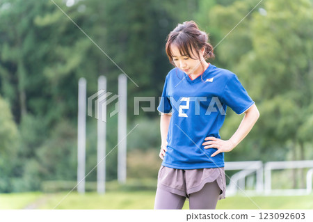 Japanese women who practice soccer and futsal as a hobby 123092603
