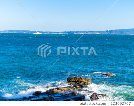 A refreshing view of Tokyo Bay from Yokosuka Kannonzaki in early winter 123092767