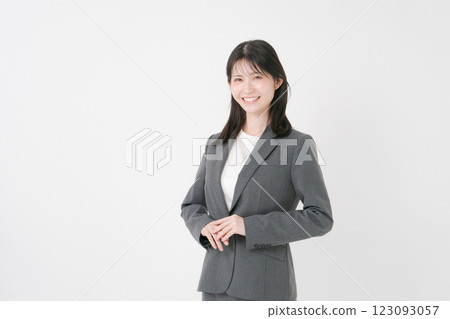 微笑的女商人 123093057