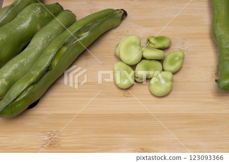 The process of making doubanjiang from broad beans 123093366