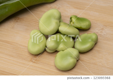 The process of making doubanjiang from broad beans 123093368