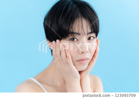 Women's beauty image 123093709