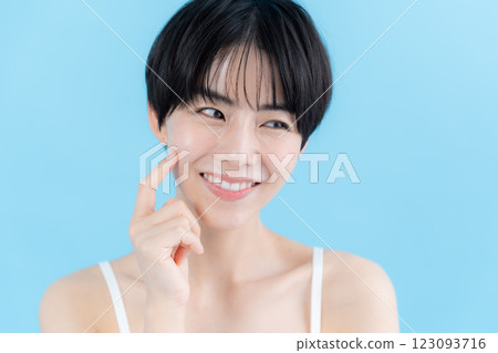 Women's beauty image 123093716