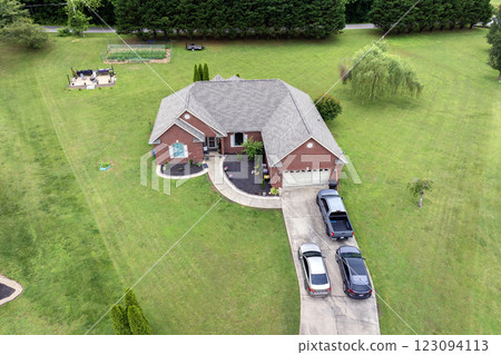 Residential neighborhood in Kingston, Tennessee with suburban houses. Development of US premium housing Residential neighborhood in Kingston, Tennessee with suburban houses. Development of US premium housing 123094113