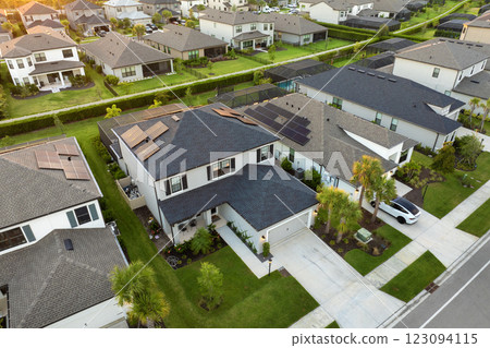 Residential neighborhood in Florida with suburban houses. Development of US premium housing Residential neighborhood in Florida with suburban houses. Development of US premium housing 123094115