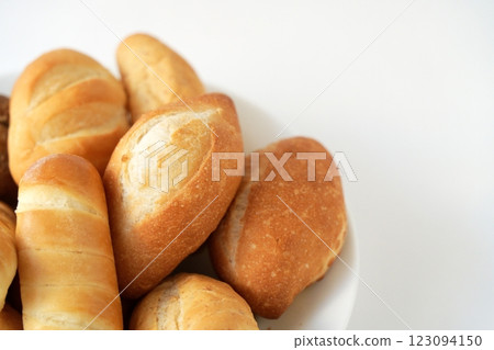 A heartwarming bread scene - The aroma of wheat spreading - 3:2 123094150