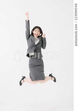 Business woman to jump 123094549