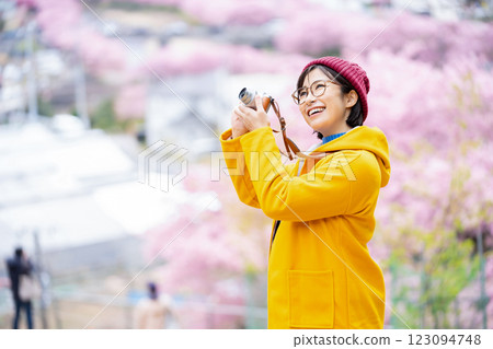 河津櫻花與女性 河津觀光女性 123094748