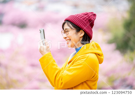 河津櫻花與女性 河津觀光女性 123094750