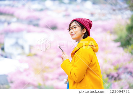 河津櫻花與女性 河津觀光女性 123094751