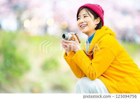 河津櫻花與女性 河津觀光女性 123094756