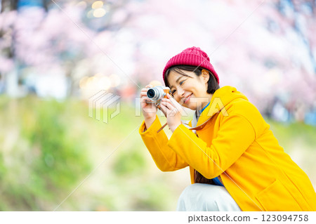 河津櫻花與女性 河津觀光女性 123094758
