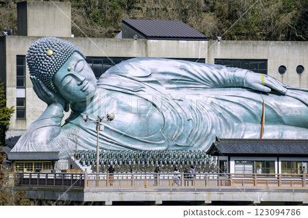 The Buddha's Nirvana statue at Nanzo-in Temple, known for its benefits in bringing good fortune (Sasaguri Town, Kasuya District, Fukuoka Prefecture) 123094786
