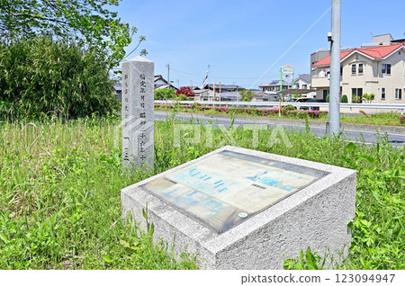 漫步中山道板花宿:高崎市藤塚町藤塚里程碑 漫步中山道板花宿:高崎市藤塚町藤塚里程碑 123094947