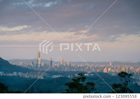 Morning Glow Over Taipei From Datian Mountain. 123095558