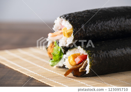 Ehomaki (three kinds) 123095710