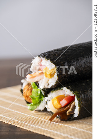 Ehomaki (three kinds) 123095711