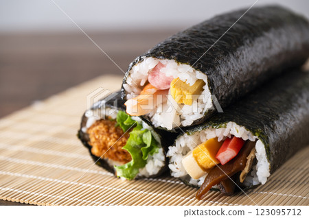 Ehomaki (three kinds) 123095712