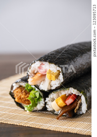 Ehomaki (three kinds) 123095713