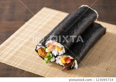 Ehomaki (three kinds) 123095714