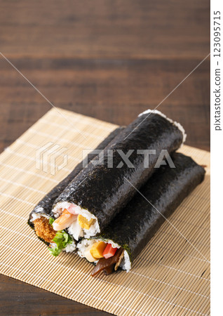 Ehomaki (three kinds) 123095715