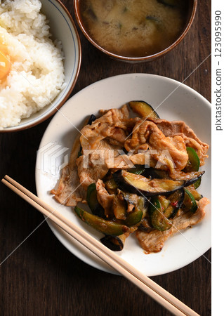 辣味噌炒豬肉、茄子、黃瓜 123095990