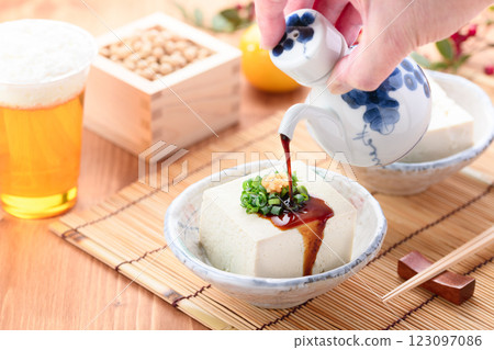 Cold tofu (cotton tofu) Cold tofu (cotton tofu) 123097086