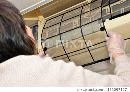 Air conditioner filter cleaning, replacement, maintenance image Air conditioner filter cleaning, replacement, maintenance image 123097127