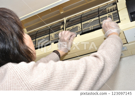 Air conditioner filter cleaning, replacement, maintenance image 123097145