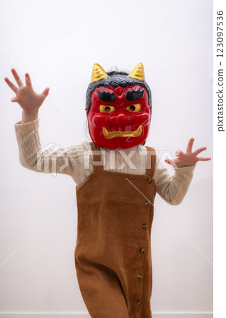 Children wearing red demon masks enjoying Setsubun 123097536