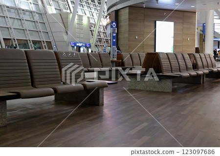The boarding lounge at Incheon International Airport 123097686