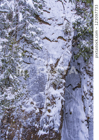 長野縣南木曾町柿餘溪的冬日風景 123097733