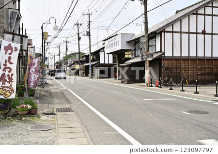 Walking around Itahana-shuku on the Nakasendo: Old Nakasendo streetscape, Itahana, Annaka city Walking around Itahana-shuku on the Nakasendo: Old Nakasendo streetscape, Itahana, Annaka city 123097797