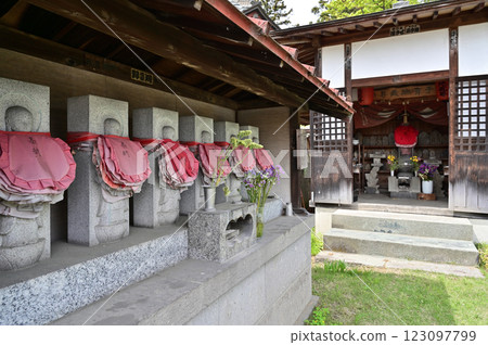 Walking around Itahana-shuku on the Nakasendo: Tendai sect Shomyoji temple, Itahana, Annaka city Walking around Itahana-shuku on the Nakasendo: Tendai sect Shomyoji temple, Itahana, Annaka city 123097799
