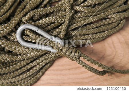 Knots to Climbing. Carabiner, Hangman Knot. Military, Survival, Mountaineering Safety Equipment. 123100430