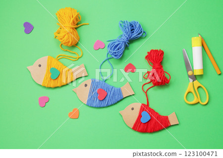 Early learning ideas. Yarn craft. Birds. Activities for Toddlers and Preschool Children. Montessori Early learning ideas. Yarn craft. Birds. Activities for Toddlers and Preschool Children. Montessori 123100471