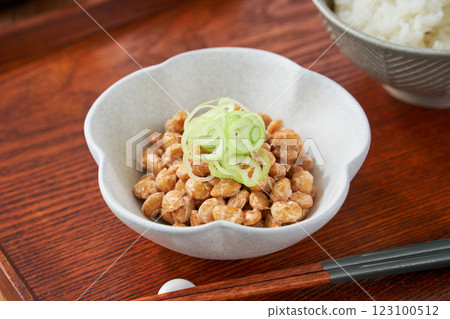 Natto served in a small bowl - image of a fermented food table 123100512