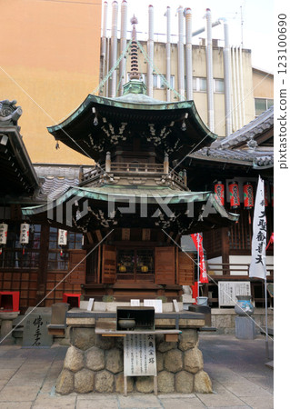 Tour of Nagoya's Seven Lucky Gods: Fussei-in Temple's Hexagonal Pagoda Tour of Nagoya's Seven Lucky Gods: Fussei-in Temple's Hexagonal Pagoda 123100690
