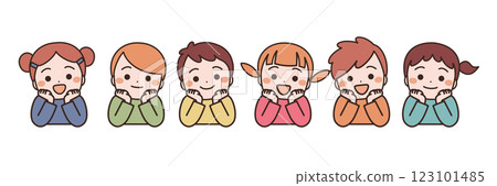 孩子們貼在臉頰上 孩子們貼在臉頰上 123101485