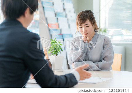 A woman who came to consult about insurance and a male businessman who serves her A woman who came to consult about insurance and a male businessman who serves her 123101524