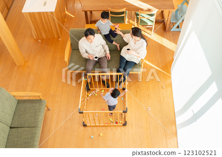 Aerial view of a family of four relaxing in the living room 123102521