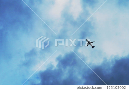 Scenery of an aircraft flying in a cloudy sky Scenery of an aircraft flying in a cloudy sky 123103002